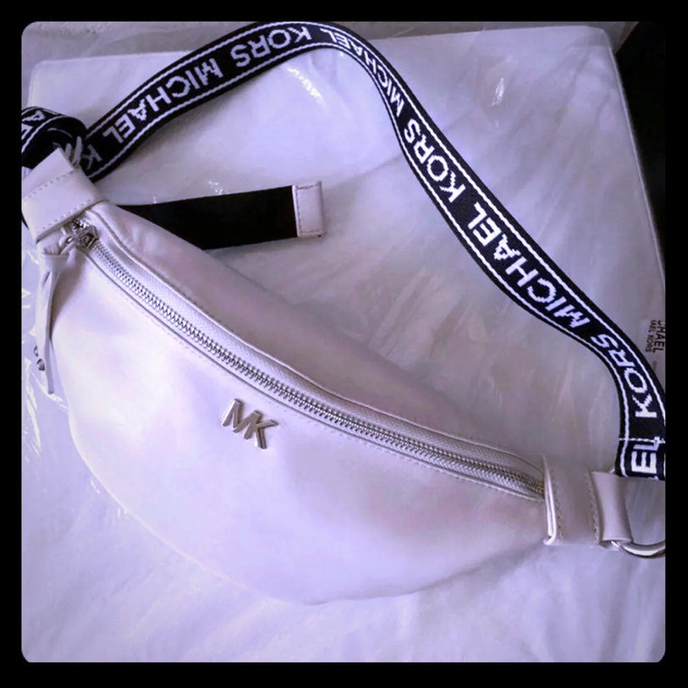 Michael kors fanny bag